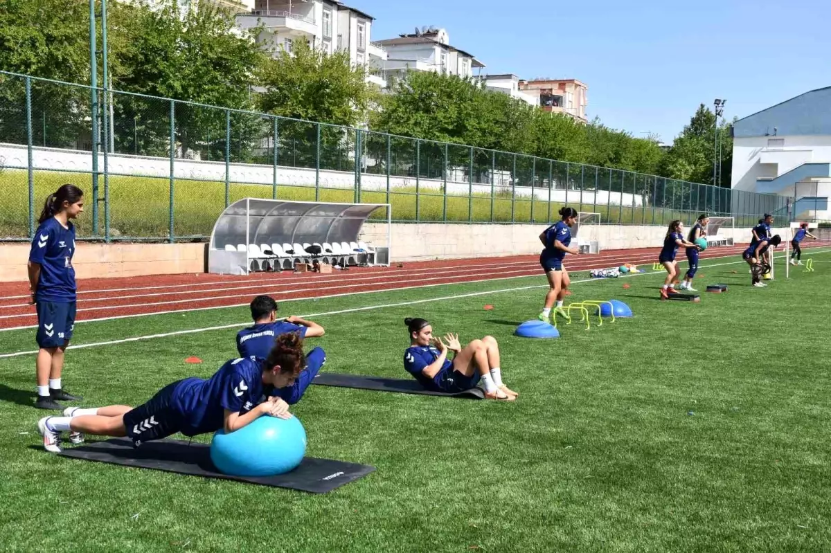 Siverek İdmanyurdu Kadın Futbol Takımı Play-Off'a Yükseldi