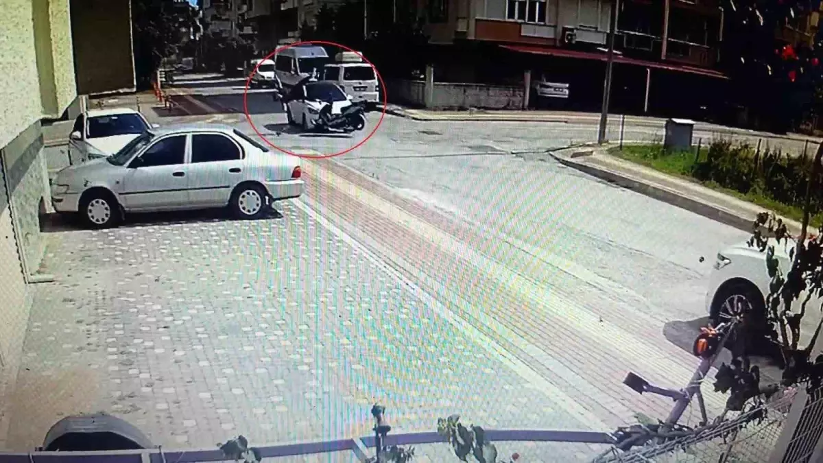 Antalya'da Motosiklet Kazası: Sürücü Havada Takla Attı