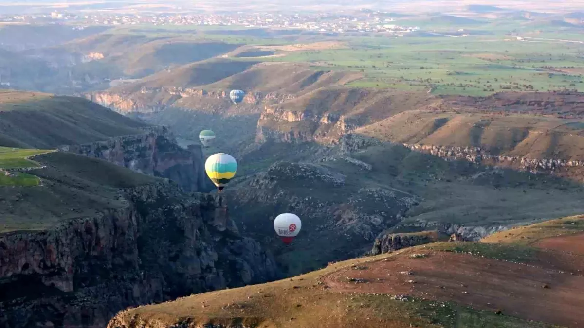 Ihlara Vadisi'nde Sıcak Hava Balonuyla Keşif