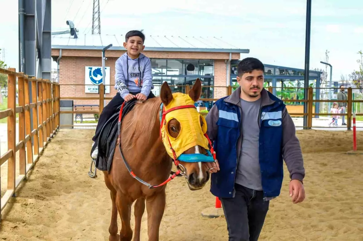 Esenyurt'ta Yetim ve Öksüz Çocuklar İçin Unutulmaz At Çiftliği Etkinliği