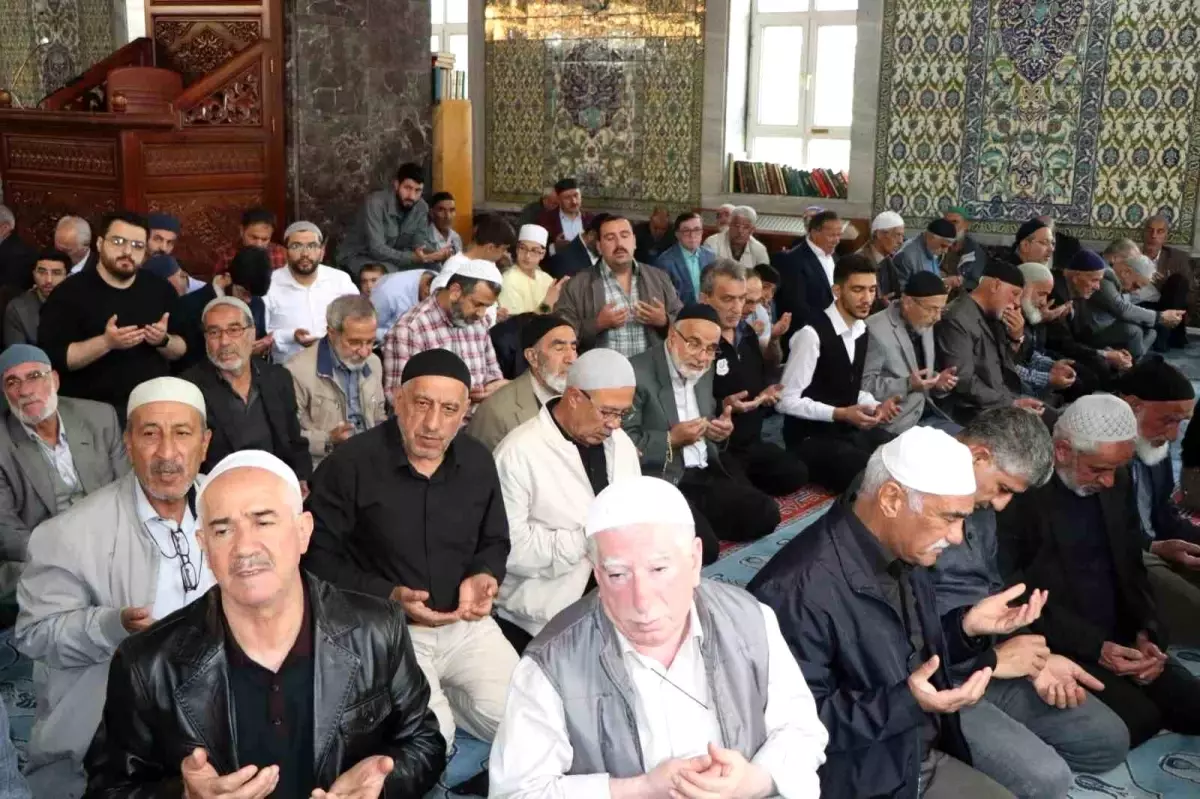 Elazığ'da Kur'an Ziyafeti Düzenlendi