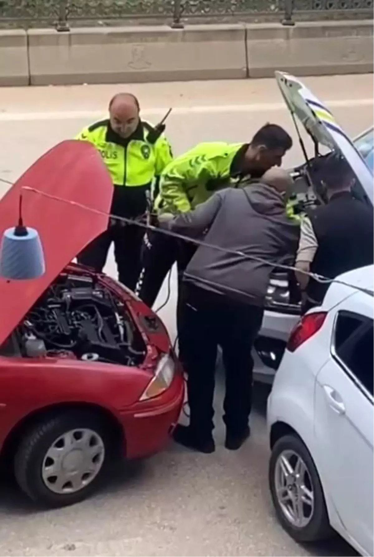 Trafik Polisi Bilecik'te Yardım Eli Uzattı