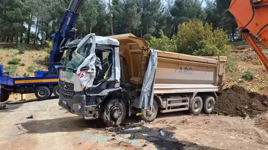 Kahramanmaraş'ta Kamyon Devrildi: Sürücü Hayatını Kaybetti