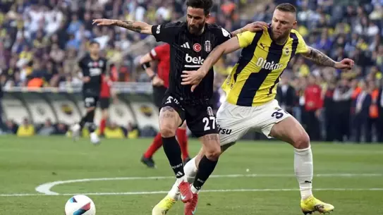 Galatasaray Zafere, Fenerbahçe Yenilgiye!
