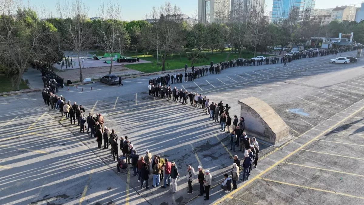 Kayseri'de Fideler İçin Uzun Kuyruklar