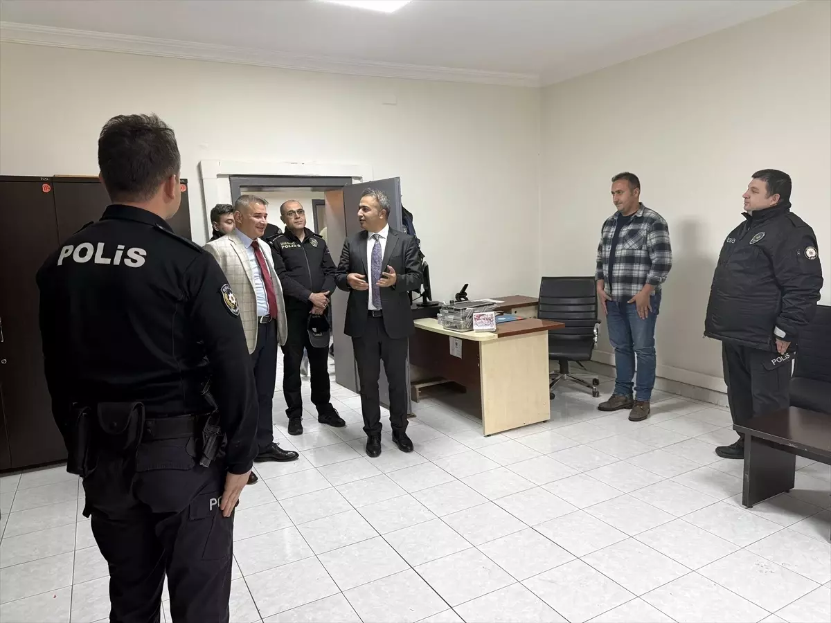 Ardahan polisi POLHANE projesi ile bir yılda 10 bin haneyi ziyaret etti