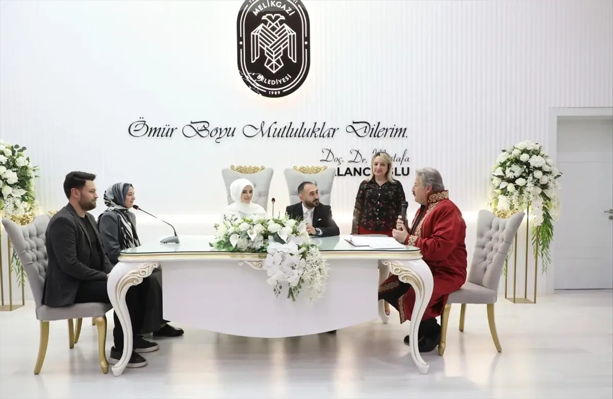 Melikgazi'nin Yenilenen Nikah Salonu Açıldı
