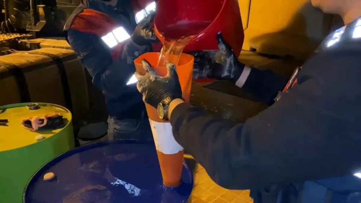 Mersin'de Uyuşturucu Operasyonu: 680 Litre Metamfetamin Ele Geçirildi