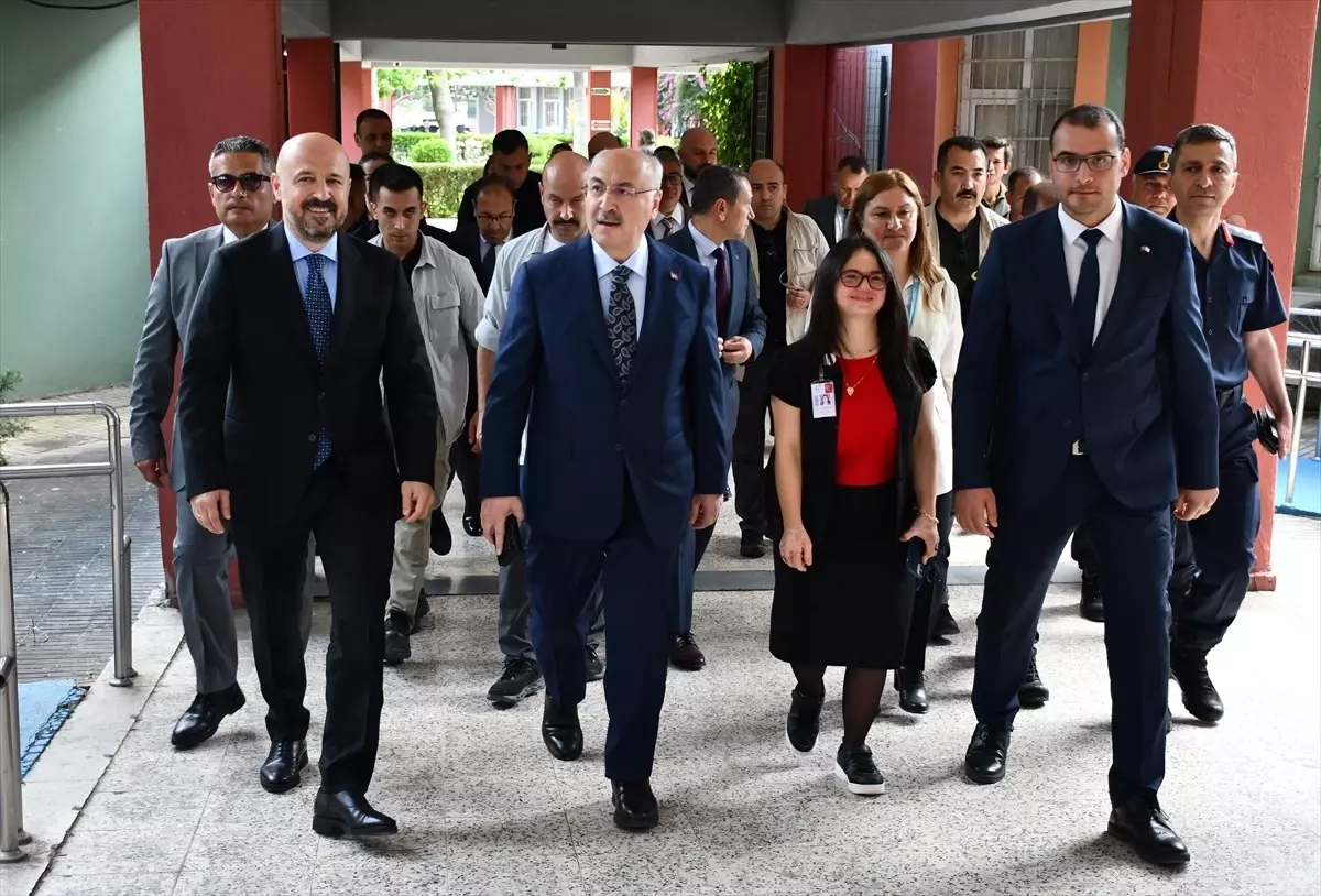 Vali Köşger Ruh Sağlığı Hastanesini Ziyaret Etti