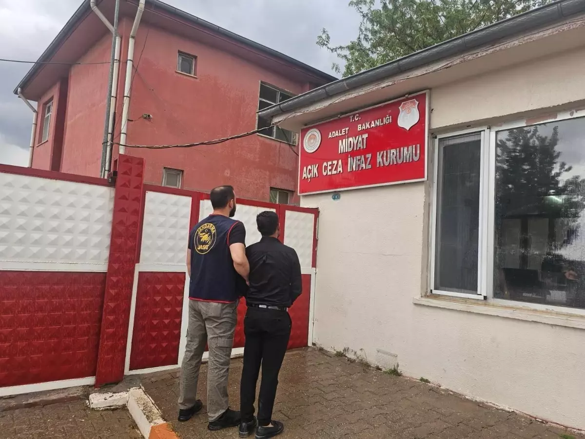 Firari Hükümlü Düğünde Yakalandı