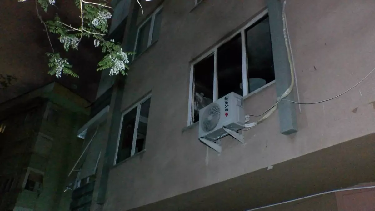 Kadıköy'de Yangın: Eleştiri Yazarı Hayatını Kaybetti