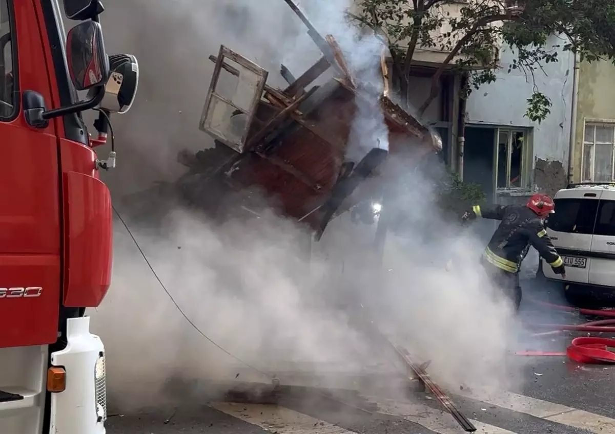 Darıca'da Yangın: İtfaiye Eri Tehlike Atlattı