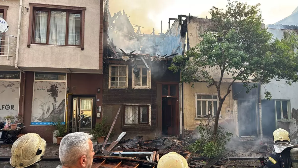 Darıca'da Yangın: 3 Ev Zarar Gördü