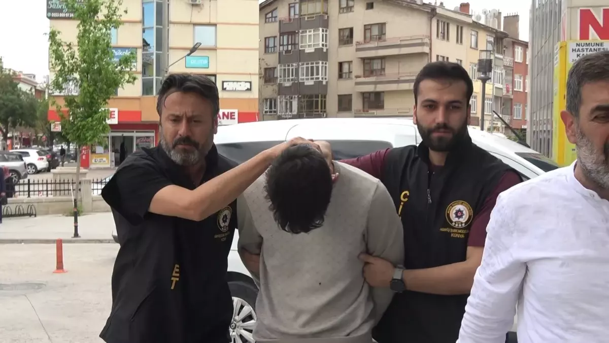 Konya'da Kavga: Genç, Adamı Taşla Yaraladı