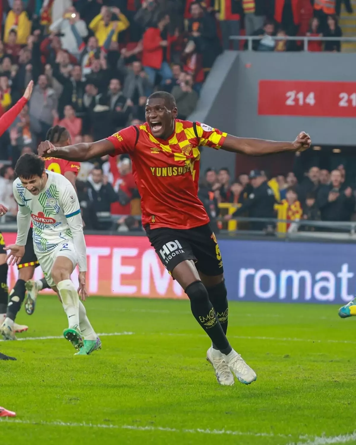 Göztepe, Heliton'un Sözleşmesini Uzatıyor