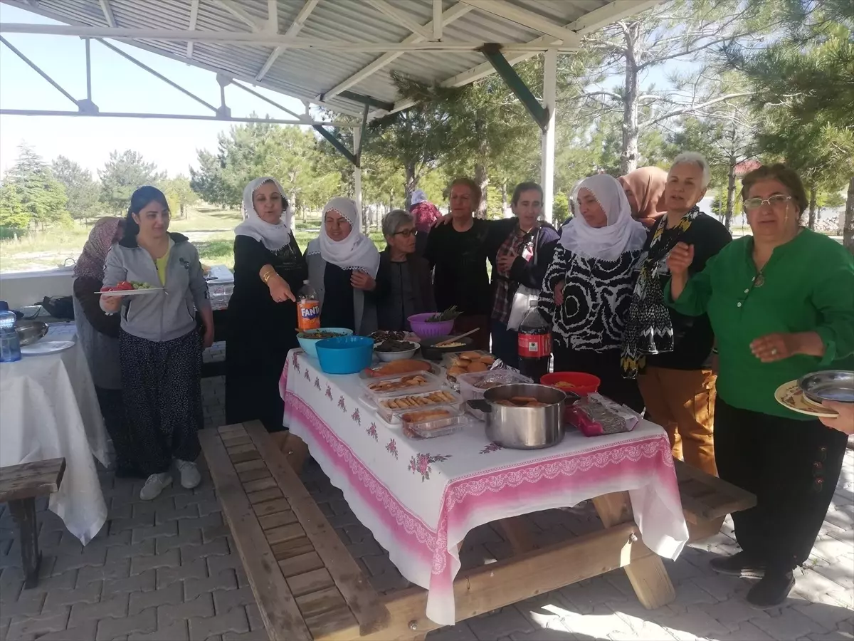 Ağın Kadınları Hıdırellez'i Kutladı