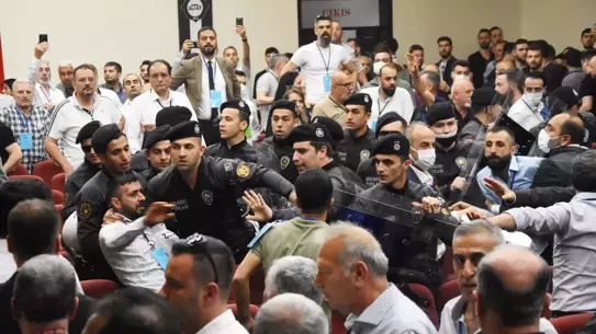 Altay'da Genel Kurul ve İbra Tartışmaları