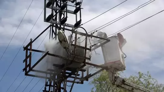 Bafra'da Elektrik Trafosunda Yangın Kontrol Altına Alındı