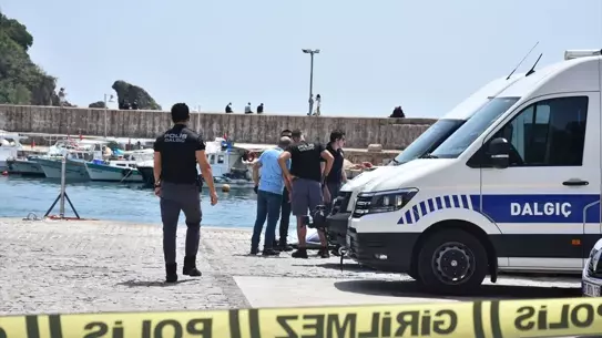 Muratpaşa'da Denizde Erkek Cesedi Bulundu
