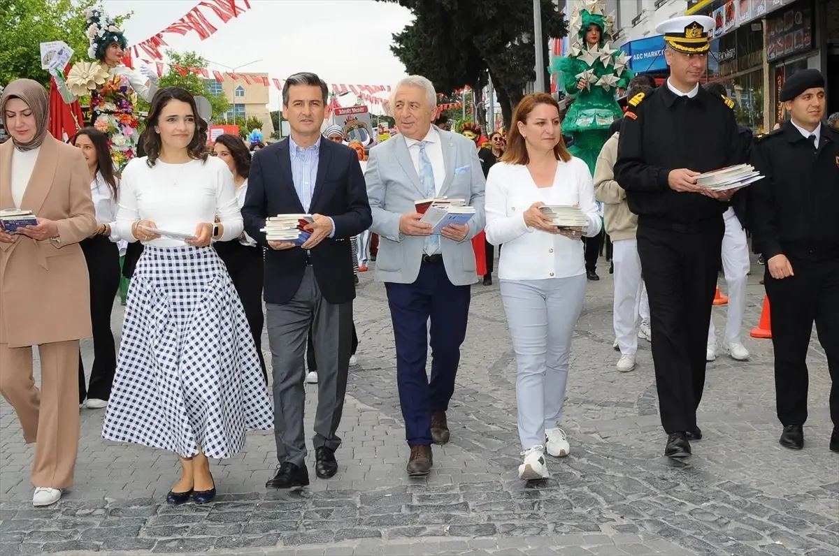 Çeşme'de Kitap Takas Şenliği Coşkusu
