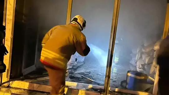 Antakya'da Tekstil Deposunda Yangın