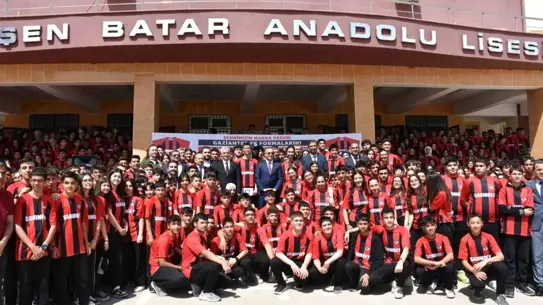 Şahinbey Belediyesi, Öğrencilere 160 Bin Gaziantep FK Forması Dağıttı