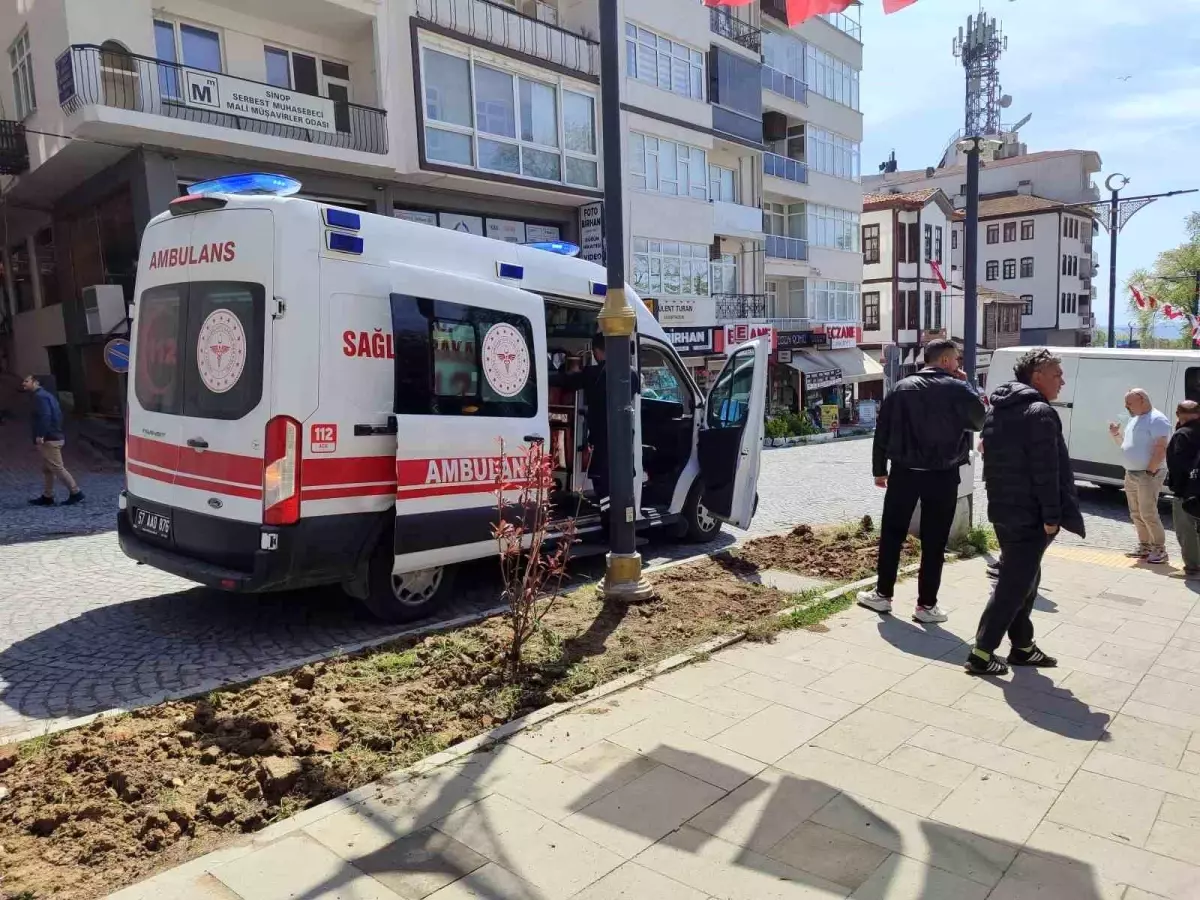 Sinop'ta Trafik Kazası: Motosiklet Sürücüsü Yaralı