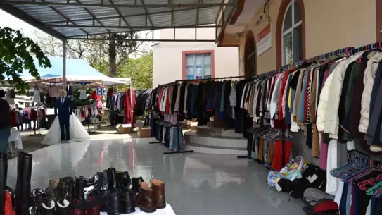 Atakum Belediyesi'nin Gezici Mağazası İhtiyaç Sahiplerine Destek Oluyor