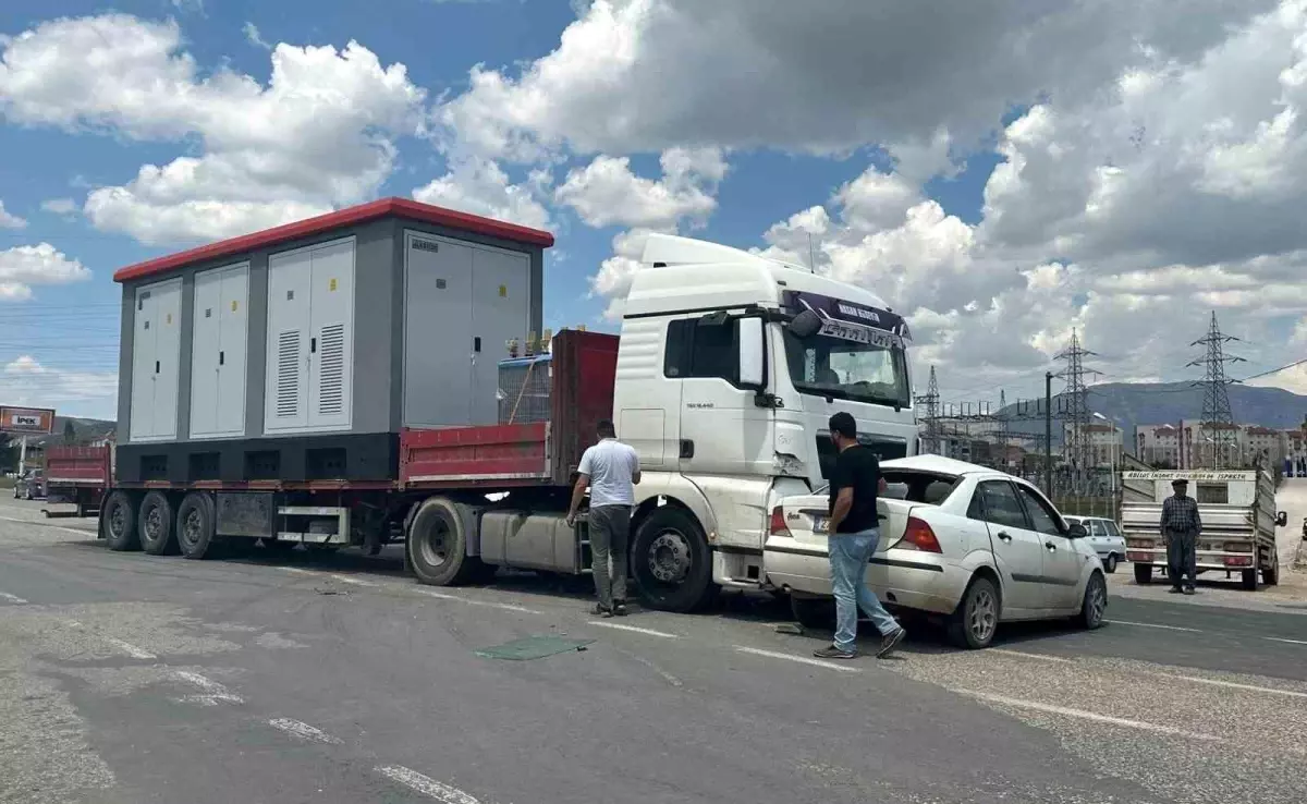 Adıyaman'da Tır-Otomobil Kazası: 1 Yaralı
