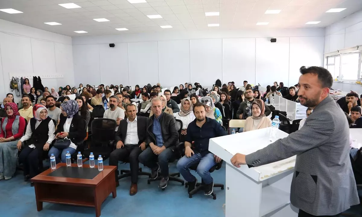 Van'da Öğrencilere Meslek Tanıtım Semineri Düzenlendi