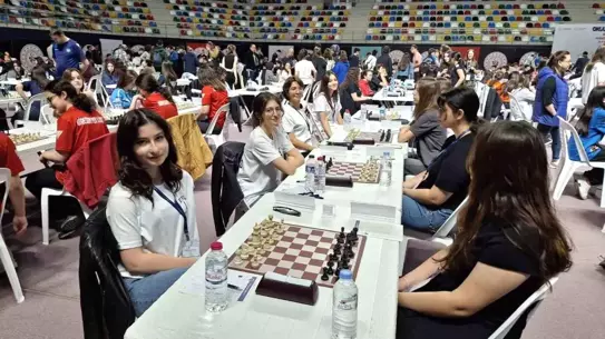 Fatih Fen Lisesi Kız Takımı Türkiye 5'incisi