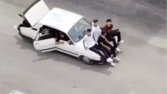 Adana'da Tehlikeli Çocuk Yolculuğu