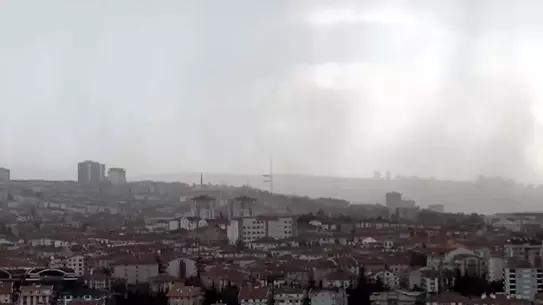 Ankara'da Kuvvetli Rüzgar ve Sağanak Yağış Etkili
