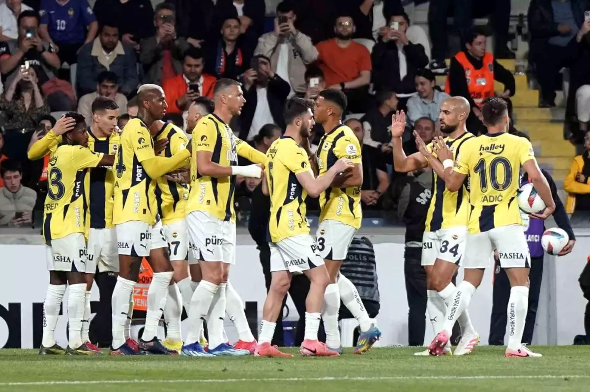 Fenerbahçe, Başakşehir'i 1-0 Önde Geçti