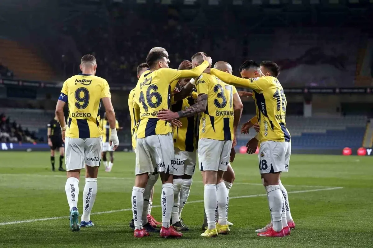 Fenerbahçe, Başakşehir'i 4-1 Yendi