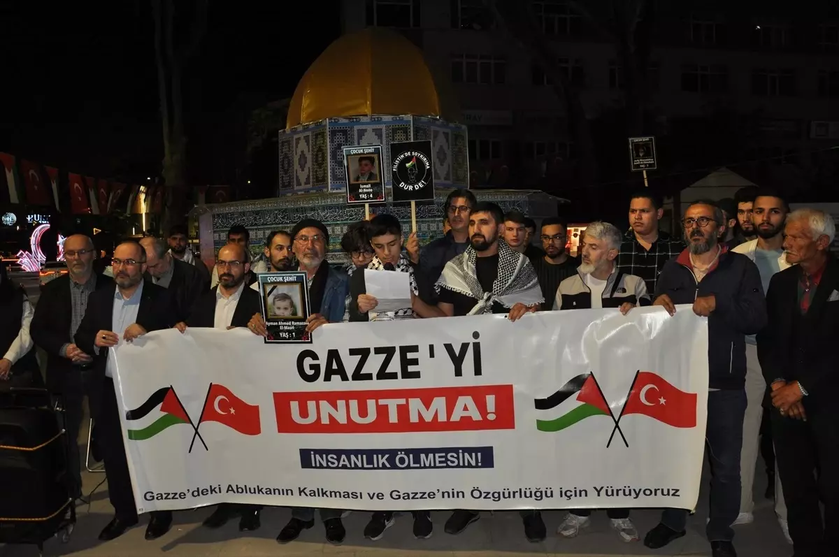 Kütahya'da vatandaşlar Gazze için "sessiz yürüyüş" yaptı