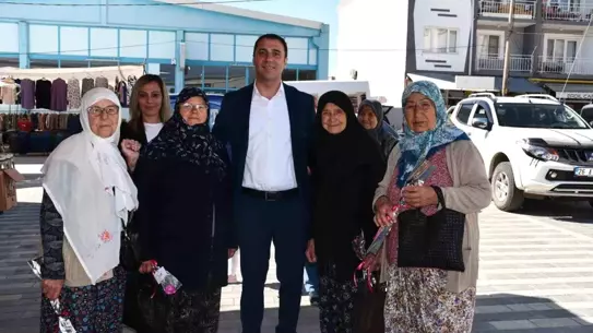 Beylikova'da Anneler Günü Kutlaması ve Çiçek Dağıtımı