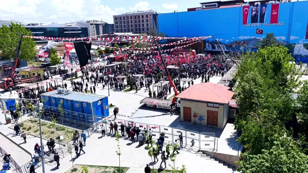 CHP Mitingine Düşük Katılım