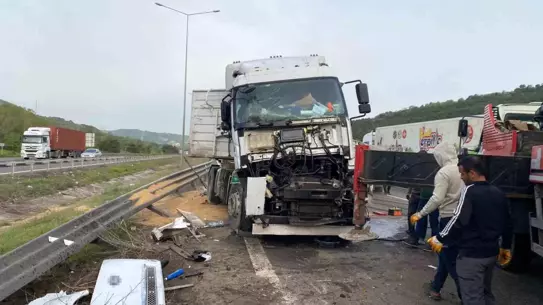 Bolu'da Uyuyan Sürücü Tırı Devrildi
