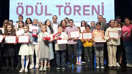 Zeytinburnu'nda Kitap Okuma Yarışması Heyecanı: Ödül Törenine Bakan Yusuf Tekin Katıldı