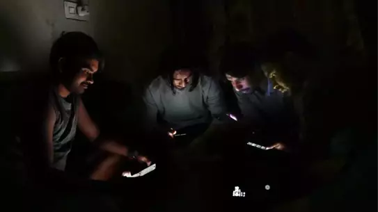 Pakistan-Hindistan Gerginliği: Elektrik Kesintileri Başladı