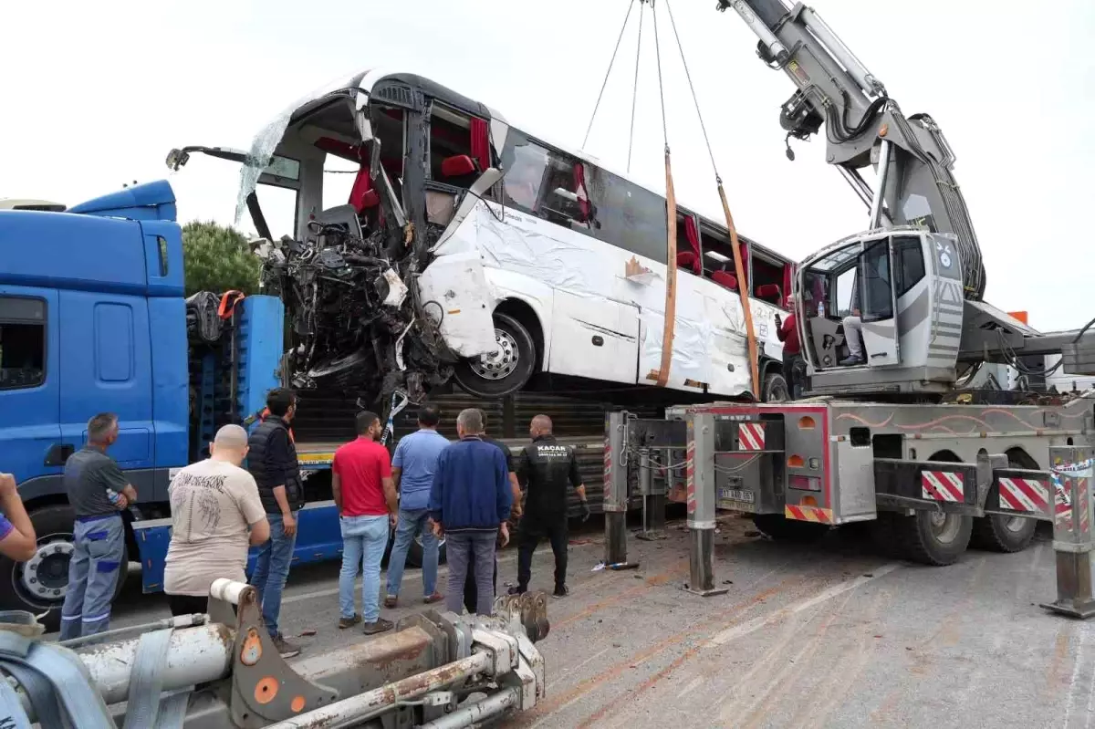 Çanakkale'de Feci Kaza: 8 Ölü, 20 Yaralı