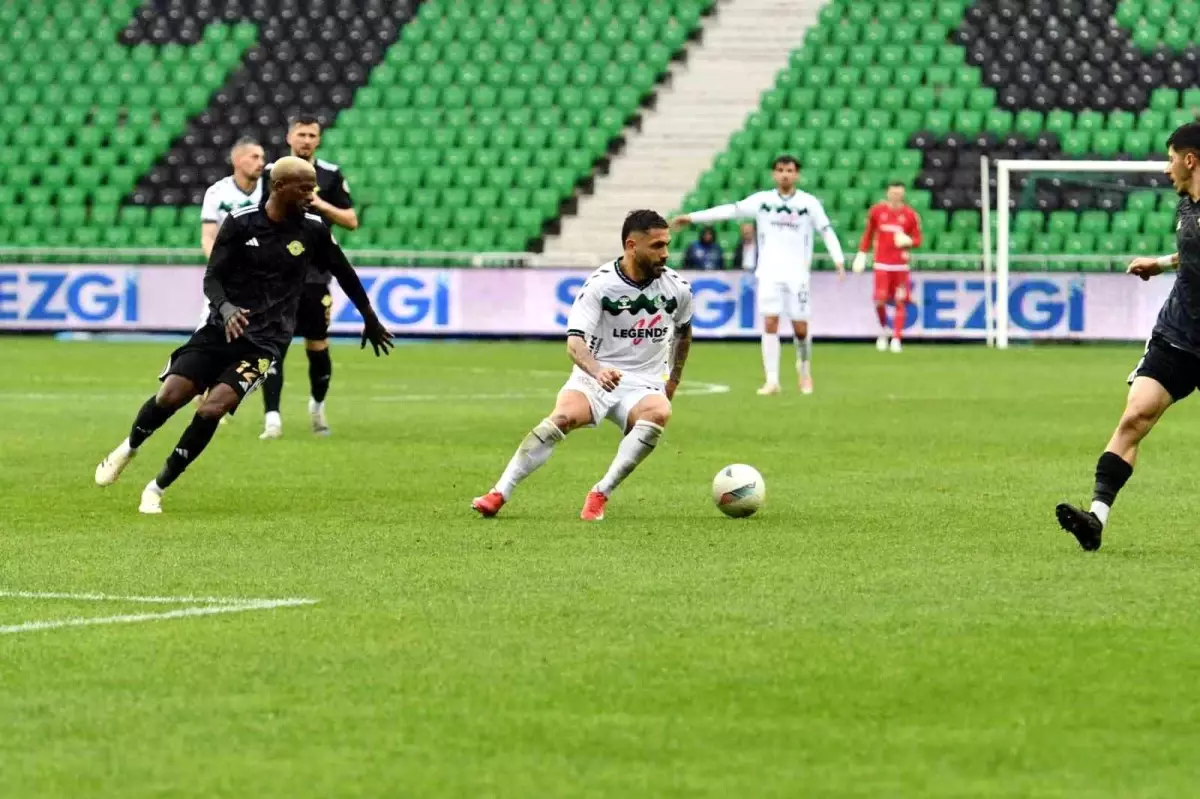 Sakaryaspor Sezonu Galibiyetle Tamamladı