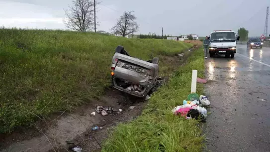 Kırıkkale'de Kaya Otomobil Devrildi, 4 Yaralı