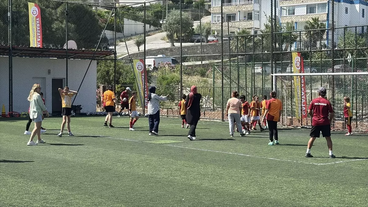 Bodrum'da Anneler Günü'nde Futbol Coşkusu