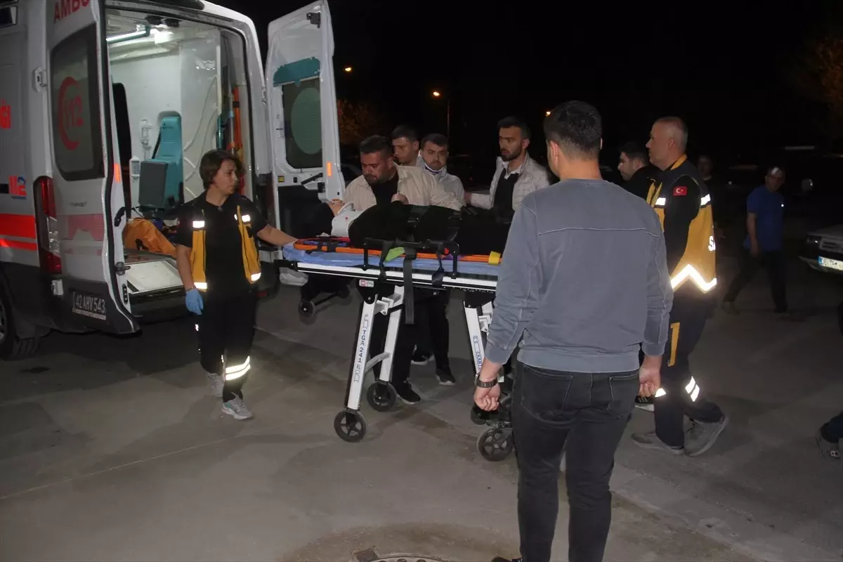 Beyşehir'de Motosikletli Kaza: İki Yaya Yaralandı
