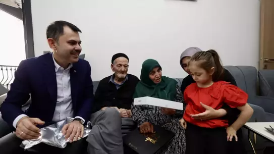 Bakan Kurum, Depremzedeleri Ziyaret Etti