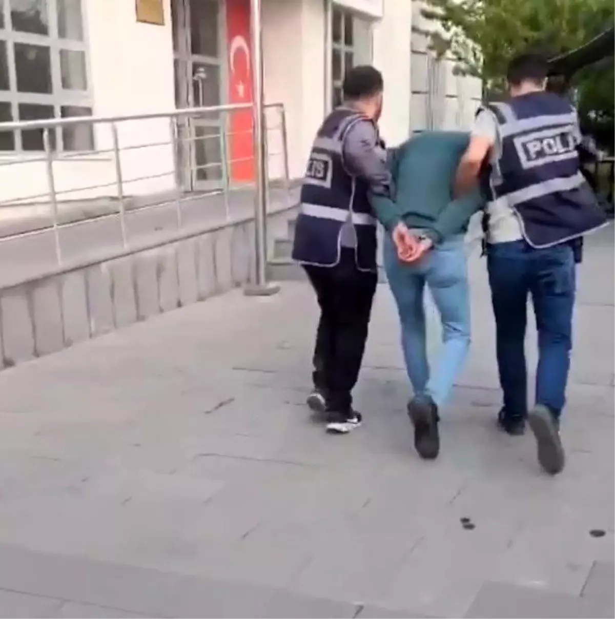 Kayseri'de Silahlı Paylaşım Yapan Şahıs Yakalandı