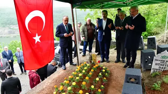 Ulaştırma Bakanı Uraloğlu, Şehit Piyade Uzman Onbaşı Berat Mecit Day'ın Ailesini Ziyaret Etti