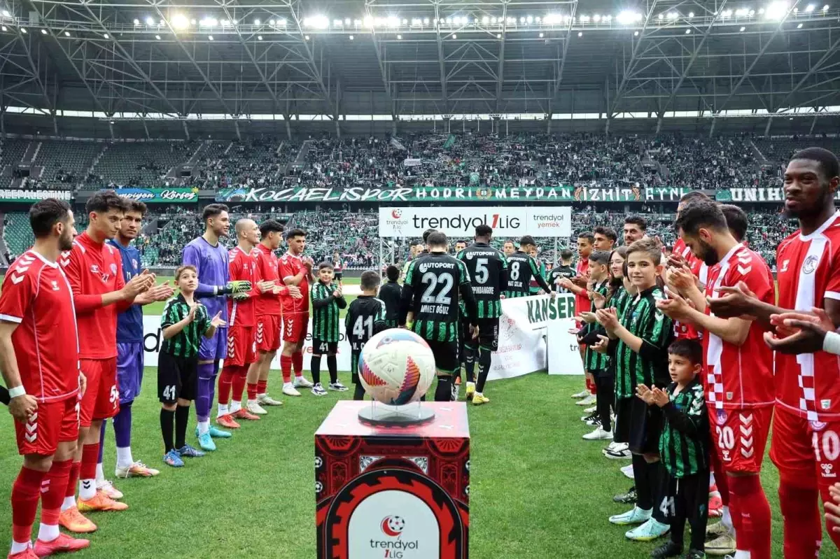 Kocaelispor Şampiyonluk Coşkusuyla Son Maçına Çıktı